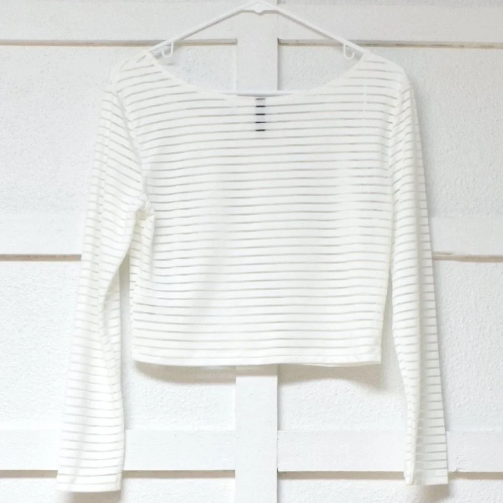 H&M Cropped Transparent Long Sleeve Top - Picture 5 of 8